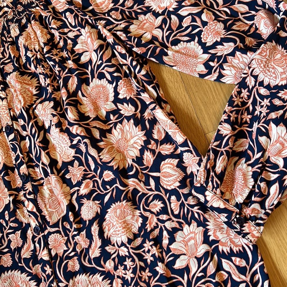 Lucky Brand Pink and Navy Floral Longsleeve Button Down Size Small - Picture 6 of 11